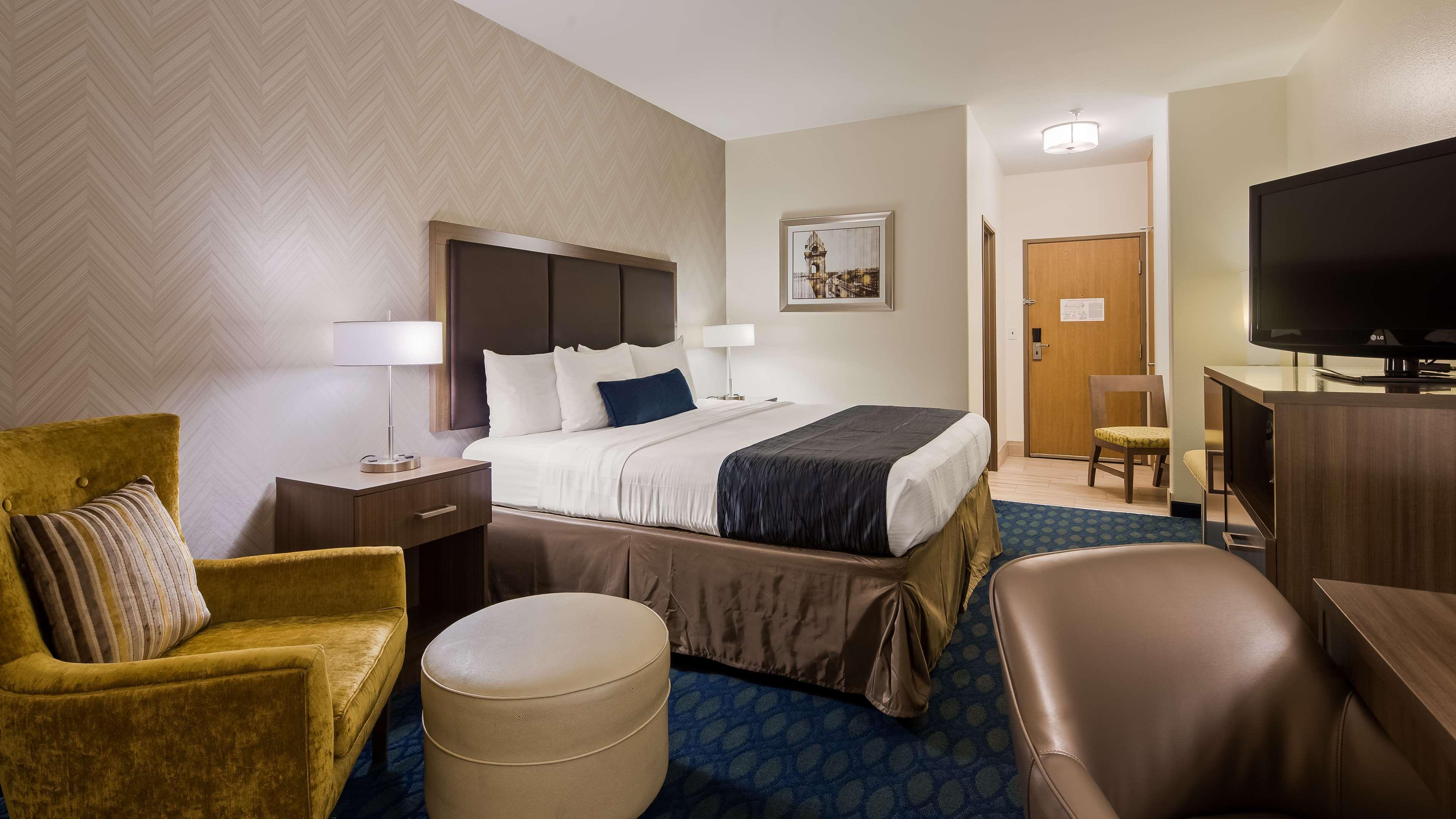 Best Western Plus Tulsa Inn & Suites Exterior photo