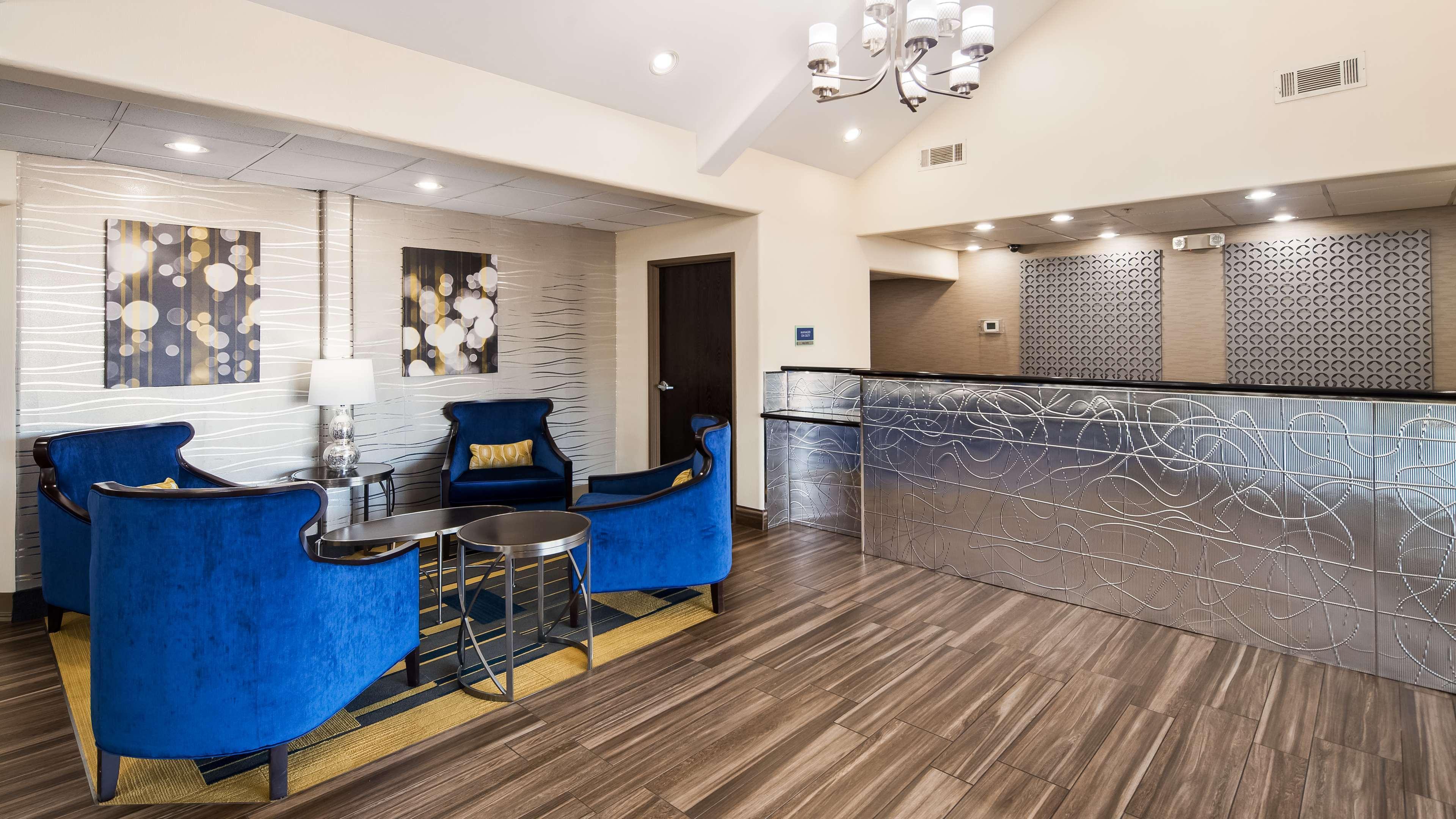 Best Western Plus Tulsa Inn & Suites Exterior photo