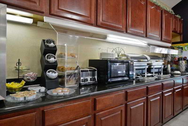 Best Western Plus Tulsa Inn & Suites Restaurant photo