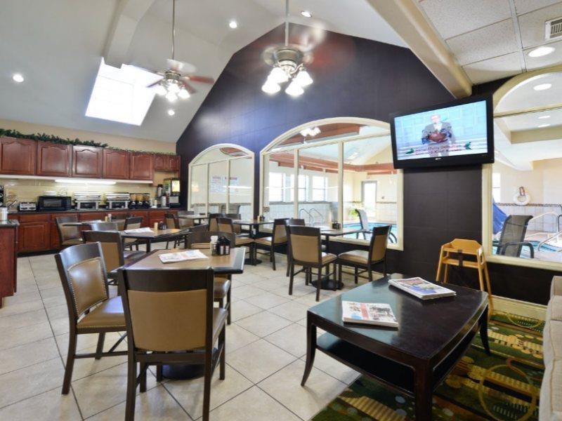 Best Western Plus Tulsa Inn & Suites Exterior photo