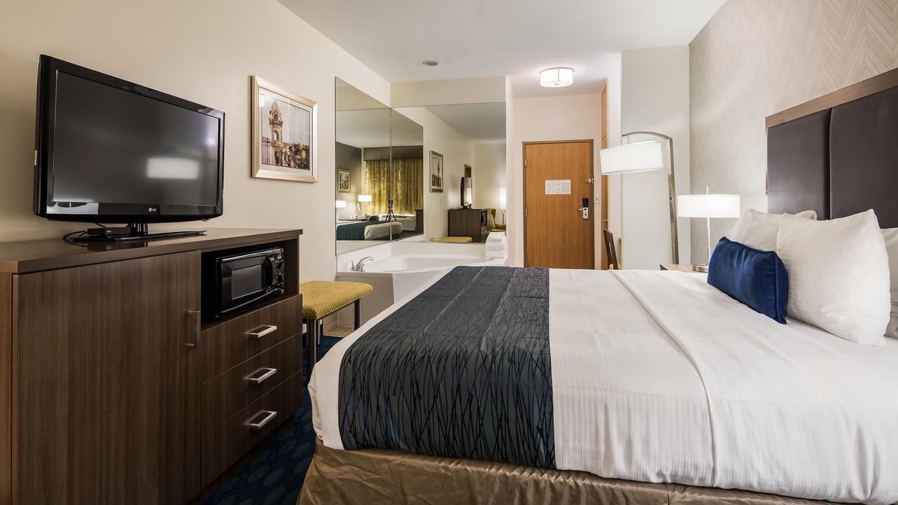 Best Western Plus Tulsa Inn & Suites Exterior photo