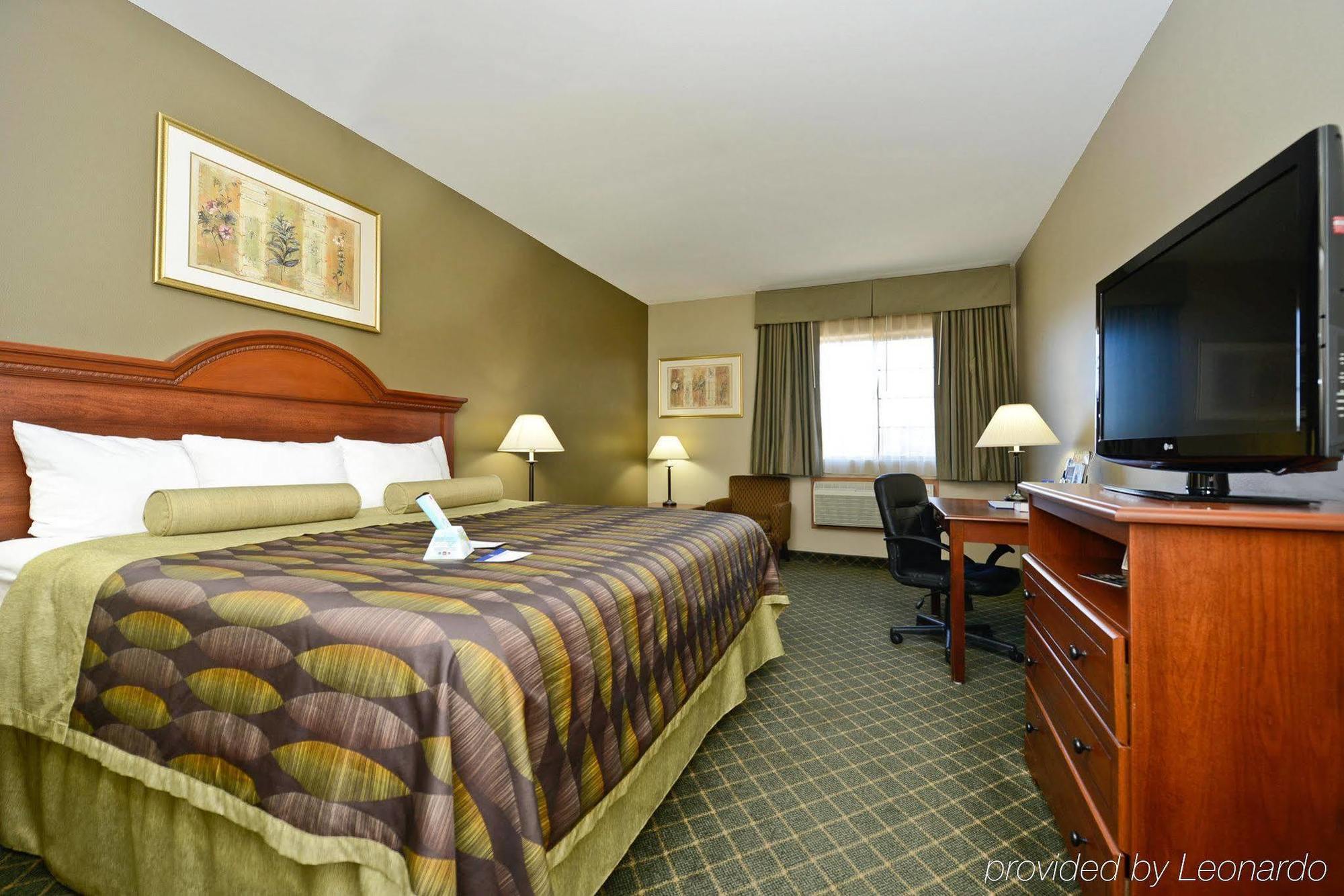 Best Western Plus Tulsa Inn & Suites Exterior photo