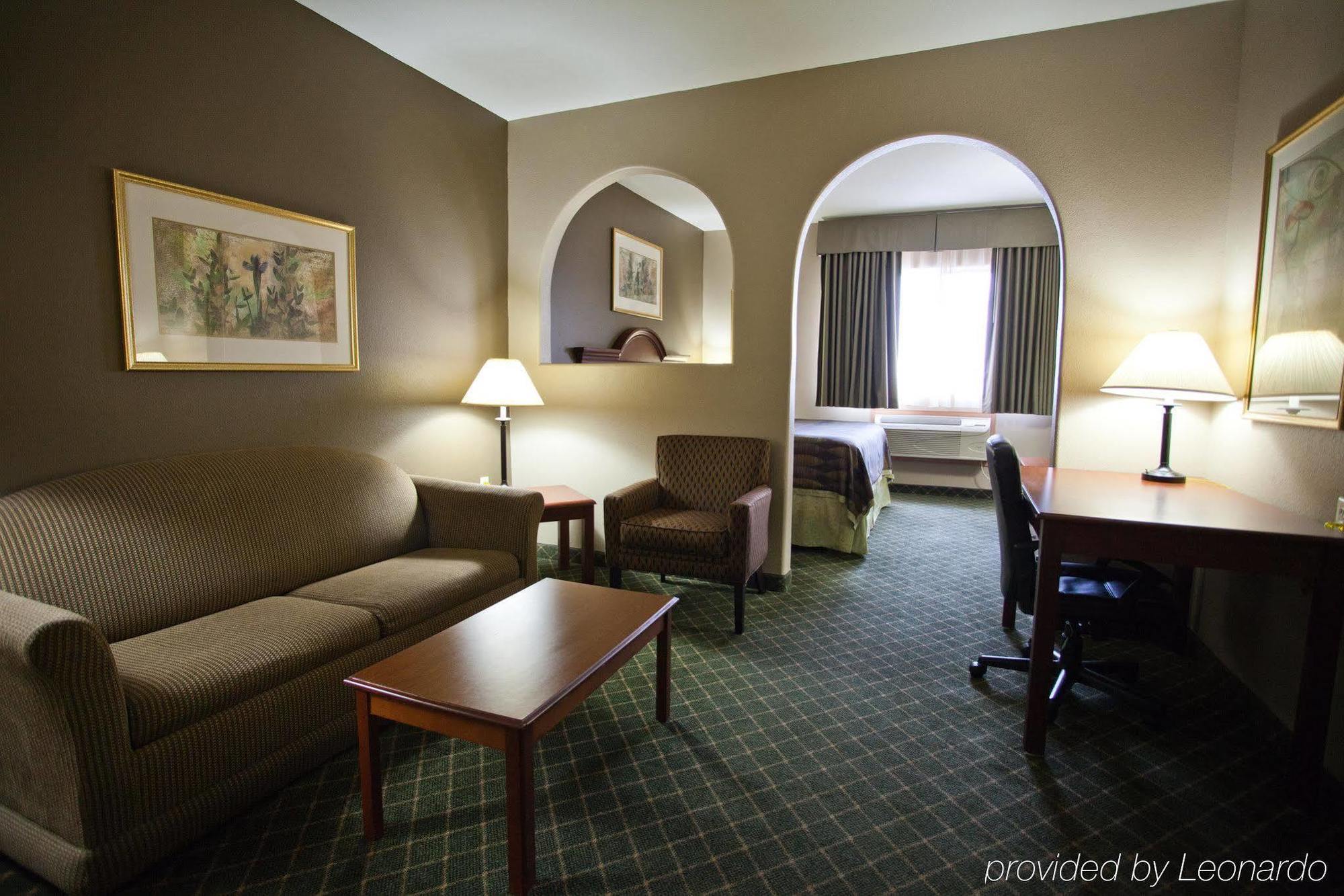 Best Western Plus Tulsa Inn & Suites Exterior photo