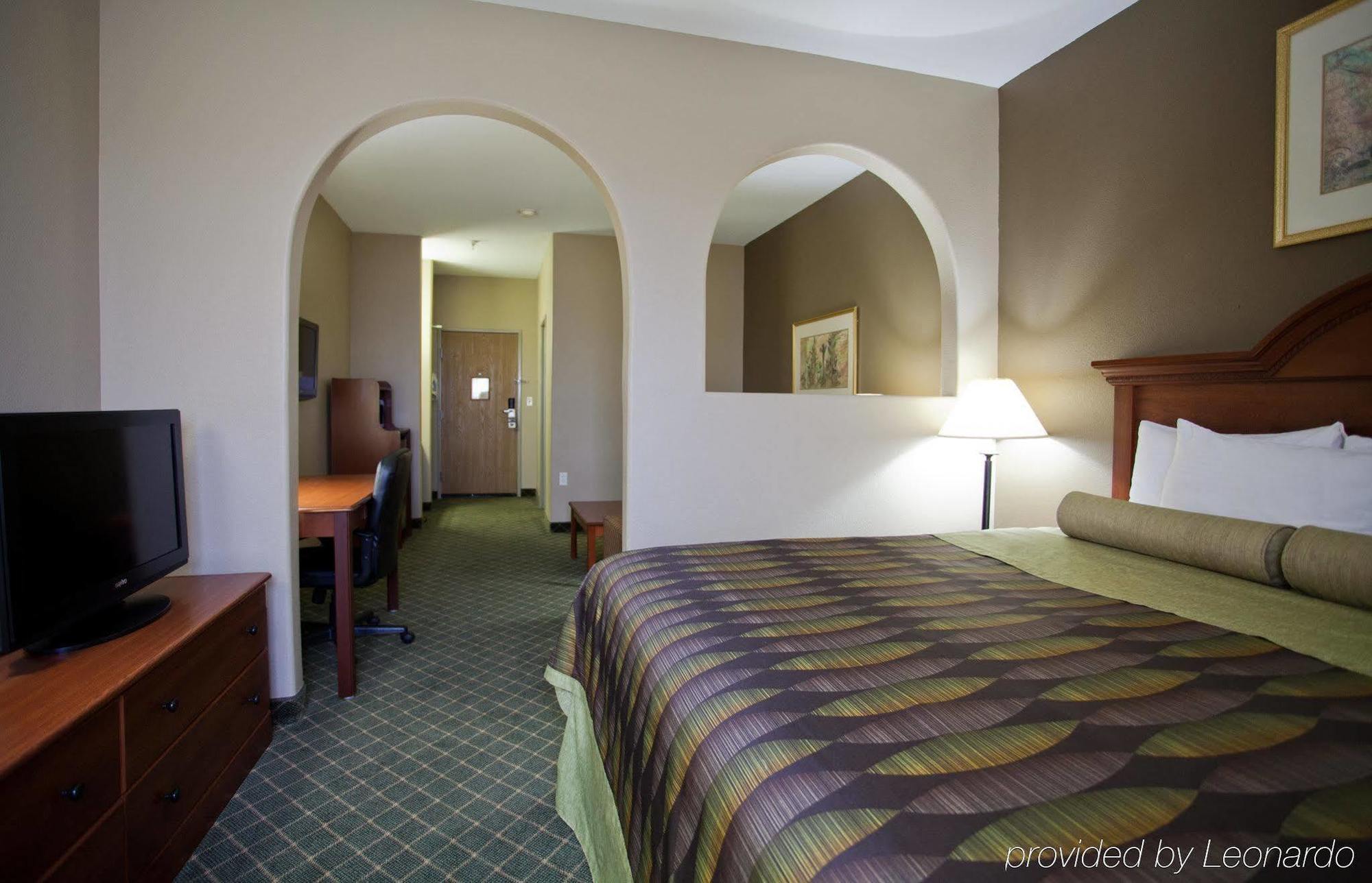 Best Western Plus Tulsa Inn & Suites Exterior photo